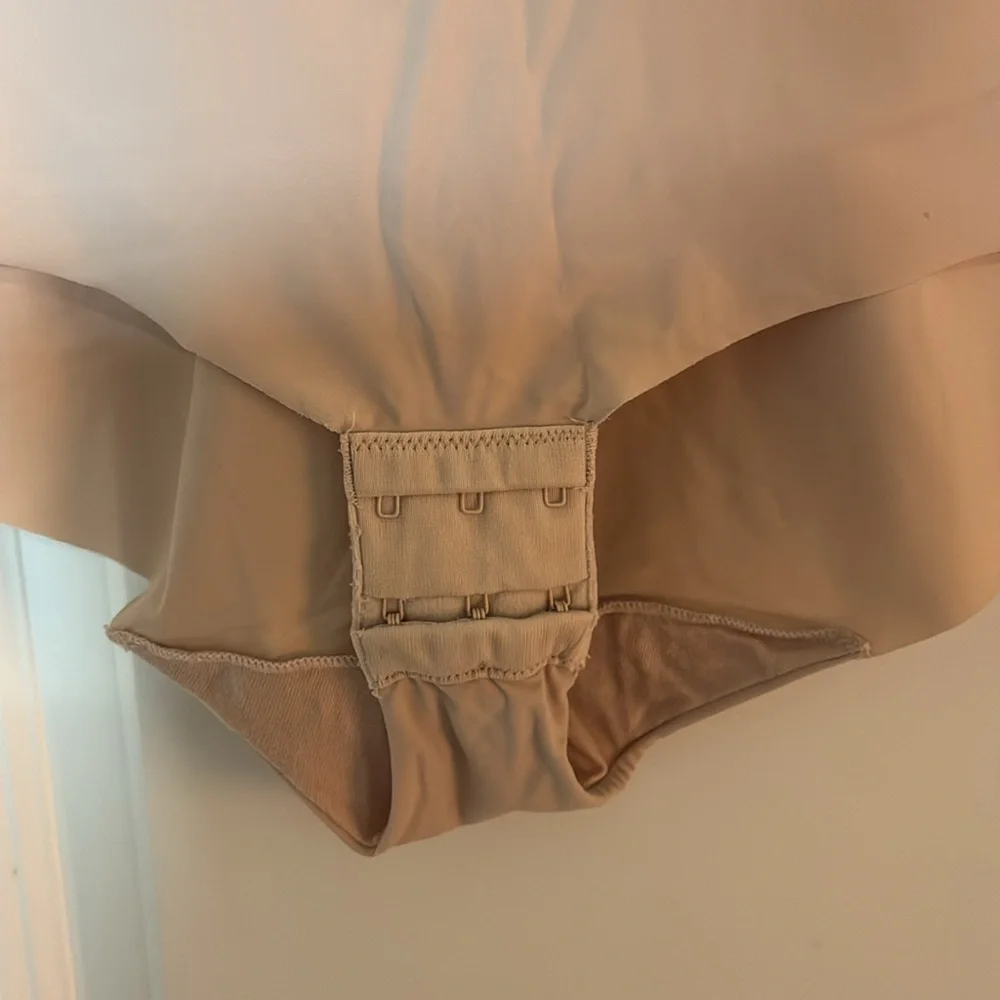 EUC shapewear by Maidenform Size XL smoothing bodysuit with adjustable straps - Picture 3 of 8